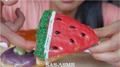 蛋糕姐姐吃瓜,蛋糕姐姐的甜蜜瓜界探险记