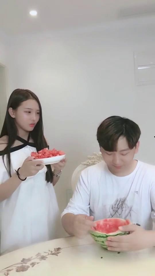 下班回家吃瓜视频,一瓜未落！揭秘热门吃瓜视频背后的故事